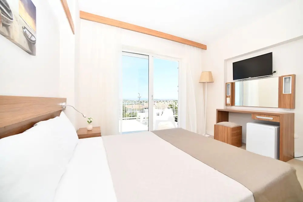 Deluxe room with sea view