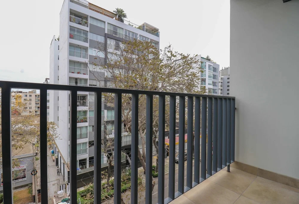 w Prestigious 3BR w Great Balcony in Miraflores
