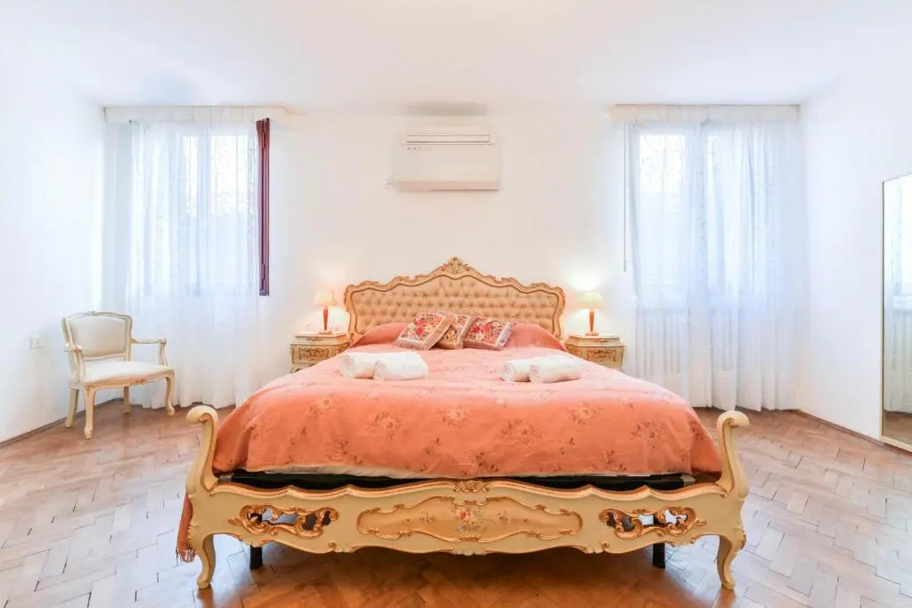3 Bedrooms Apartment