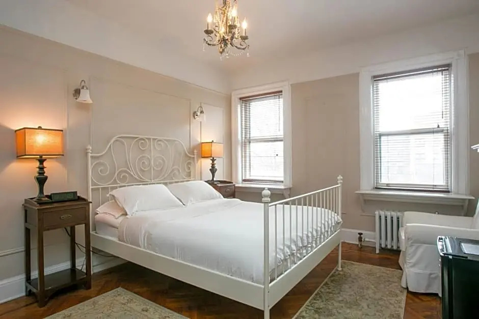 Deluxe Double room (full double bed)