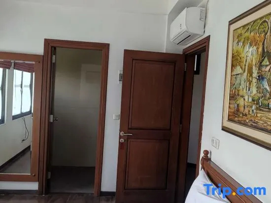 Deluxe Double room (full double bed)