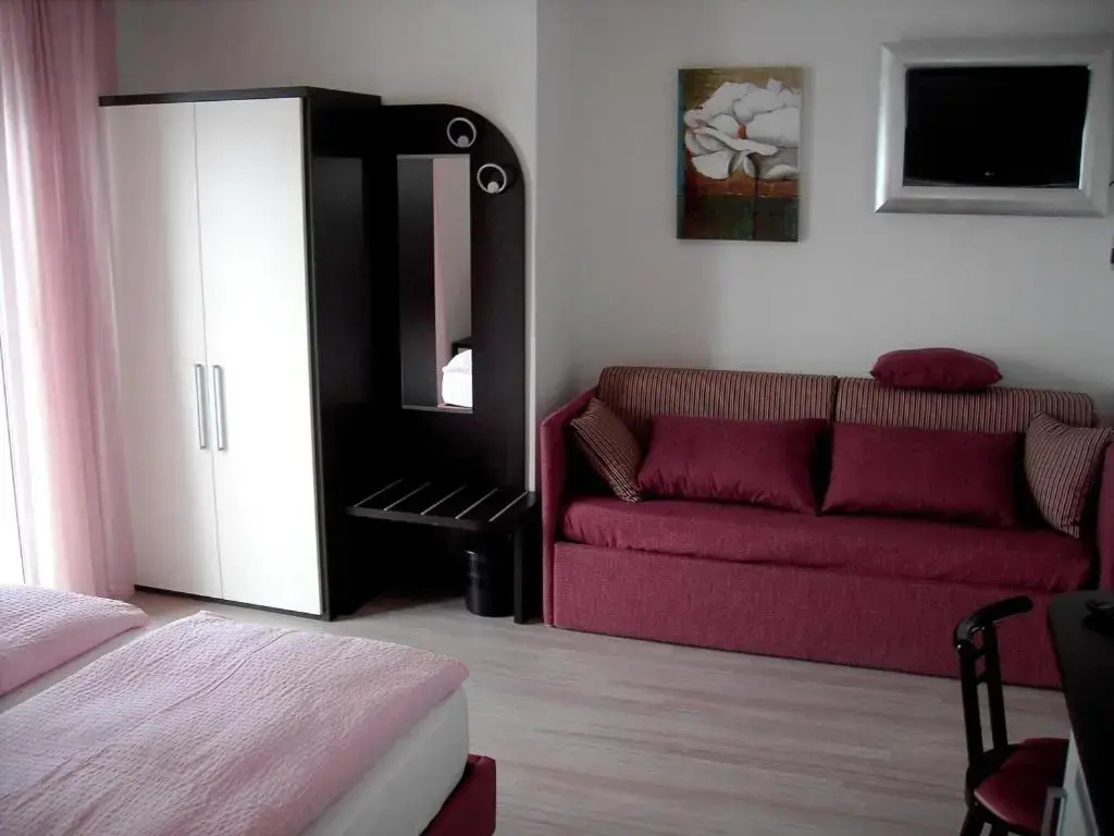 Standard Double room with balcony and with lake view (full double bed)