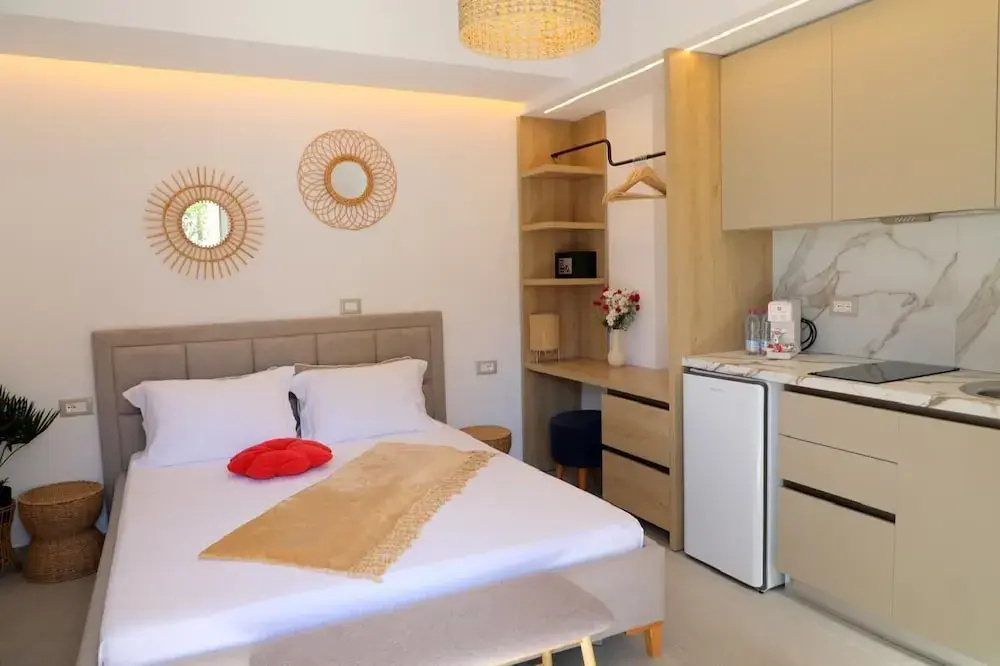 Standard Double room with balcony (full double bed)