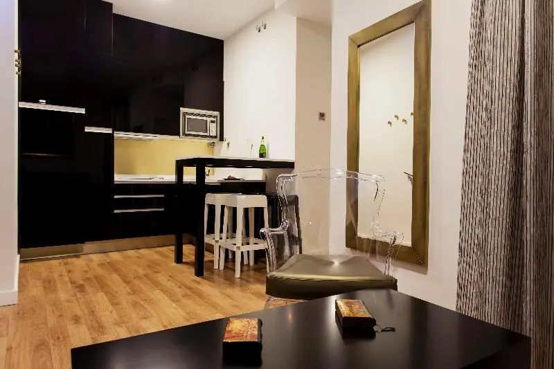 Picasso Suites Malaga - Chambres