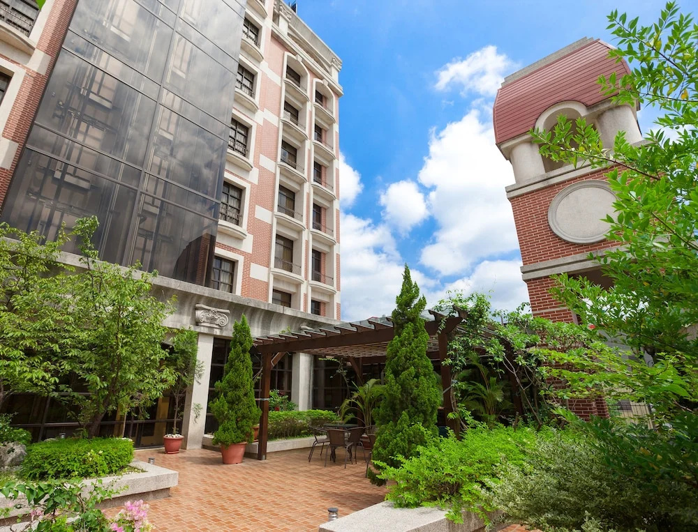 F Hotel - Sanyi