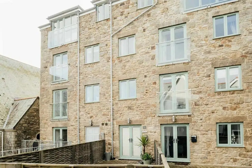 8 Sunday School Court