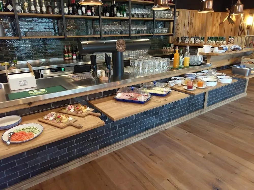 Food & Beverage