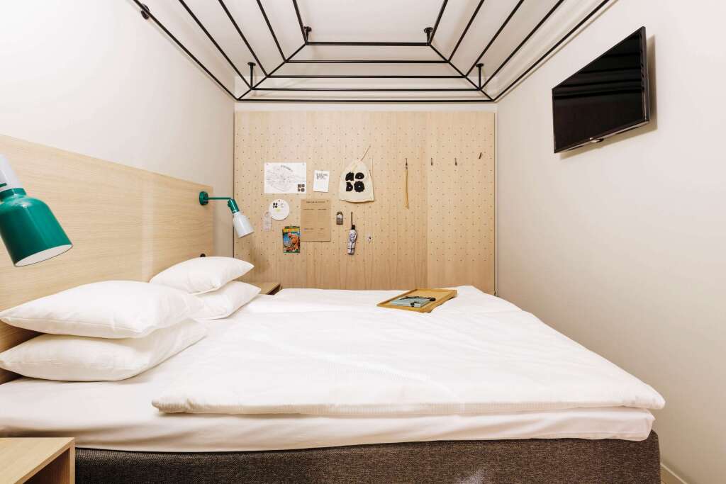 Hobo Hotel by null