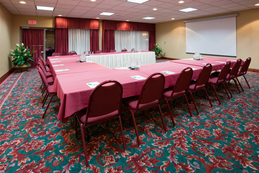 Holiday Inn & Suites Wausau-Rothschild by IHG - Général
