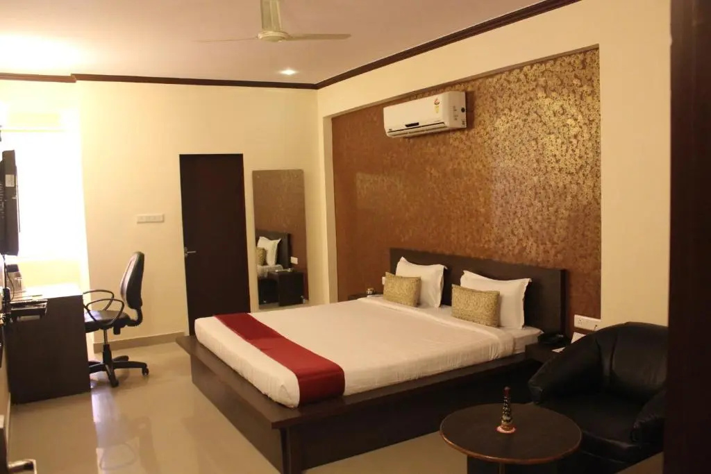 Deluxe Double room (full double bed)