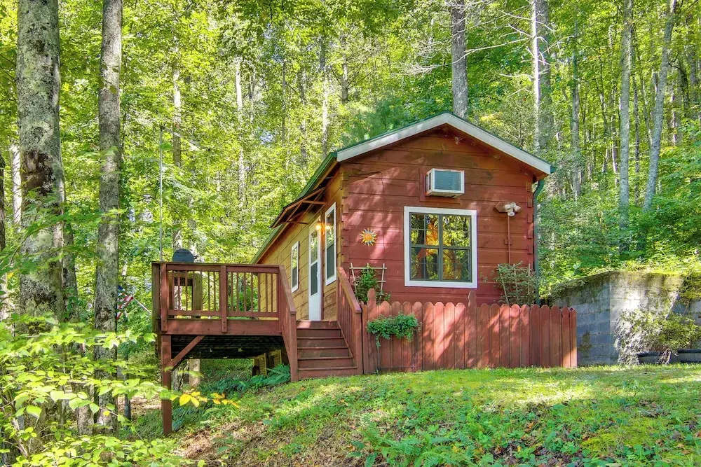 Hendersonville Cabin Near Hiking & Waterfalls!