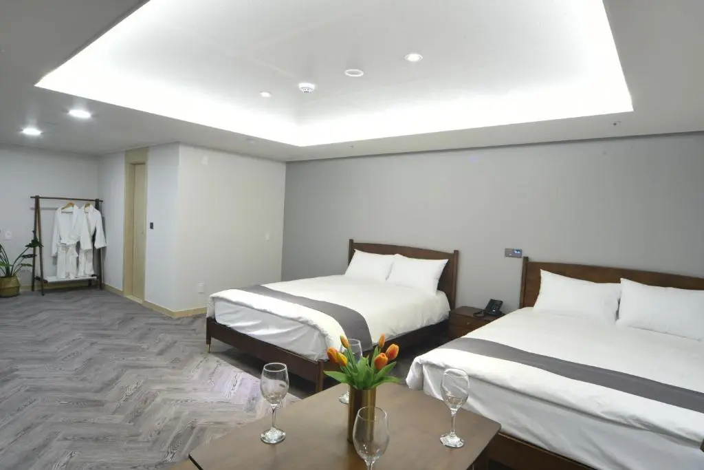 Deluxe Family room with city view