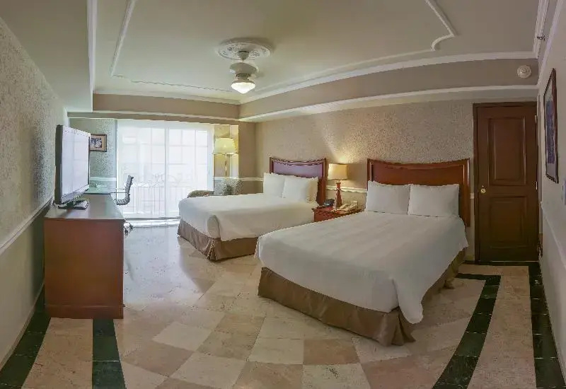 Colonial Design Double room twin beds