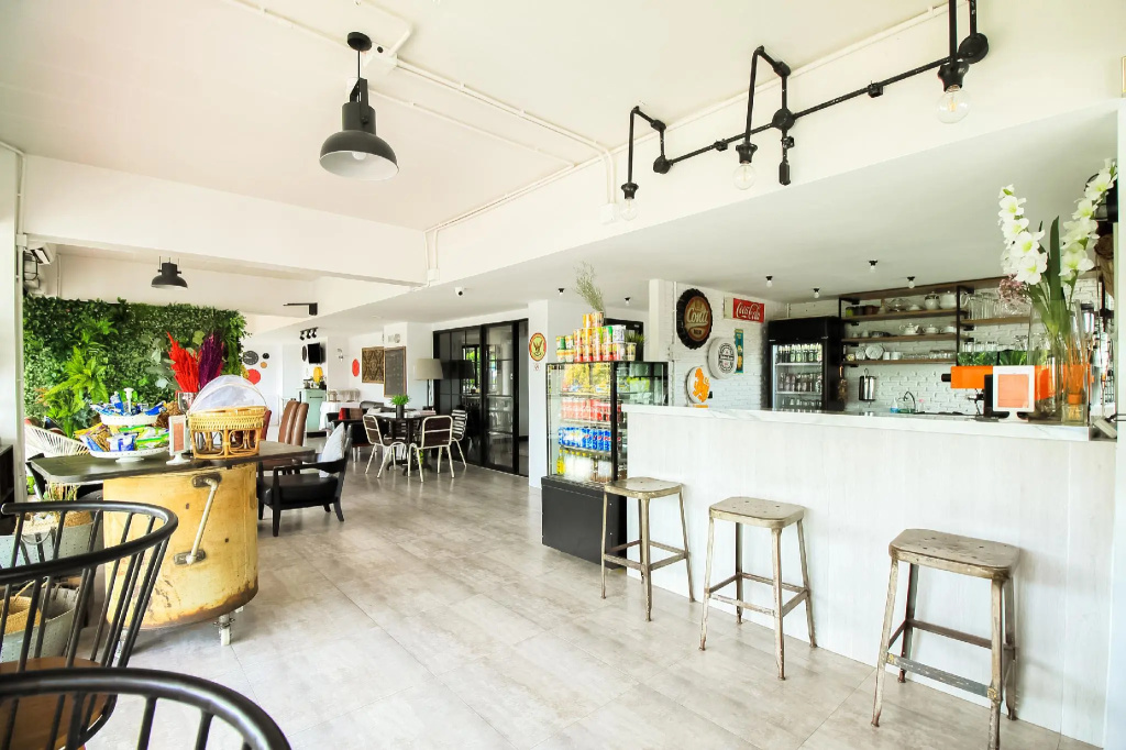 Food & Beverage