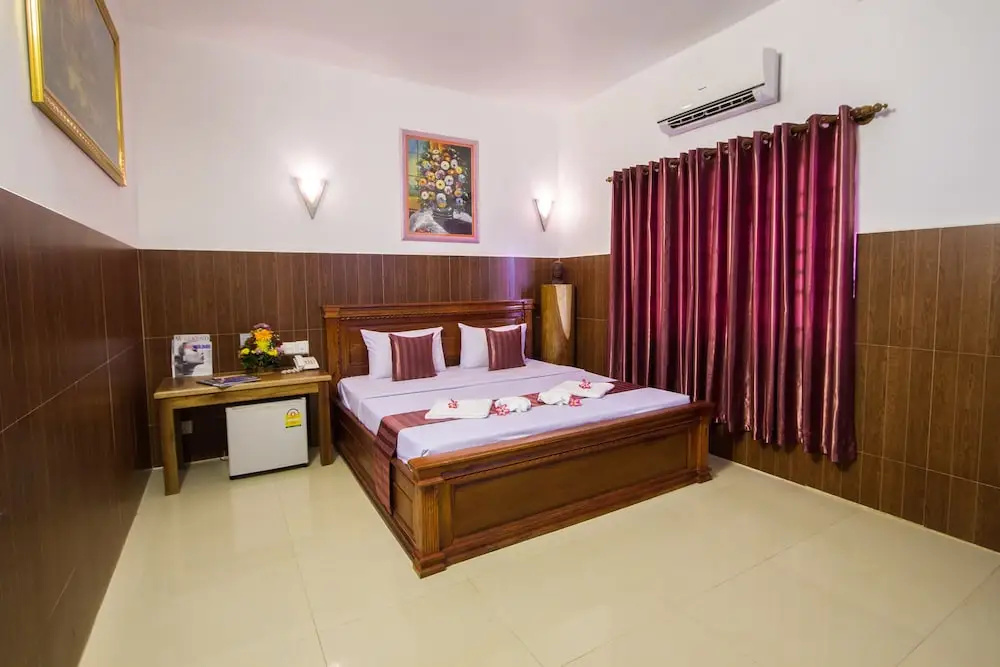 Deluxe Double room with garden view (full double bed)
