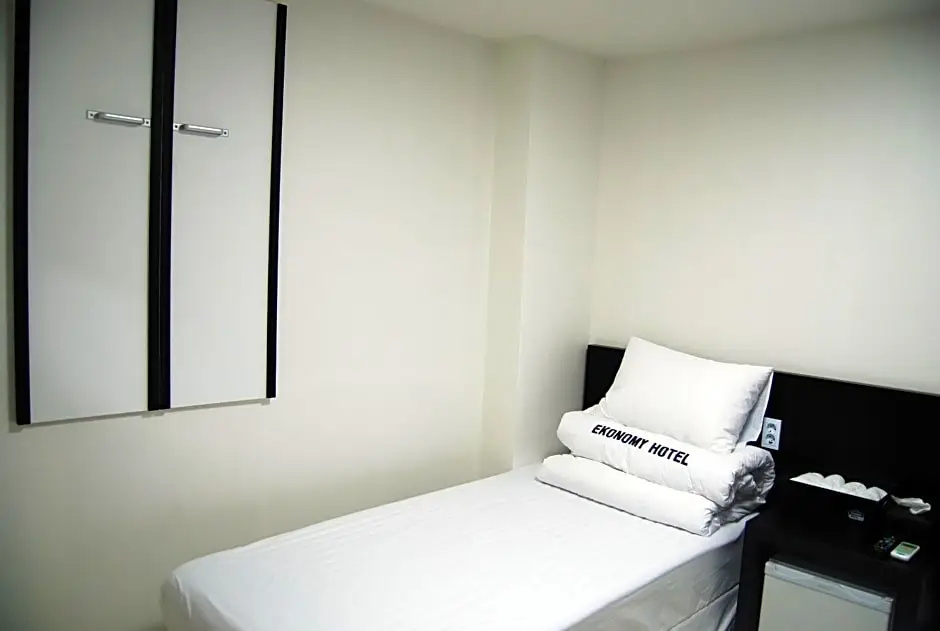 Ekonomy Hotel Nampo - Chambres