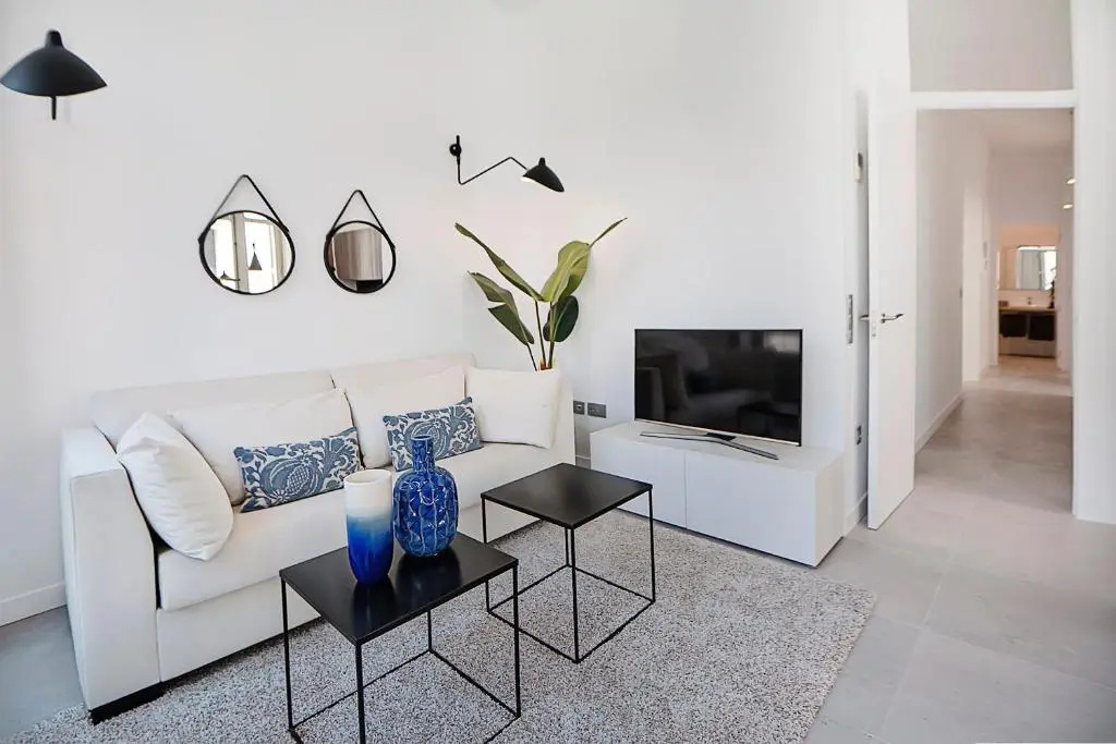 2 Bedrooms Apartment
