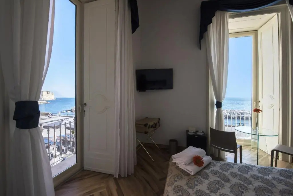 Deluxe Double room with sea view (full double bed)