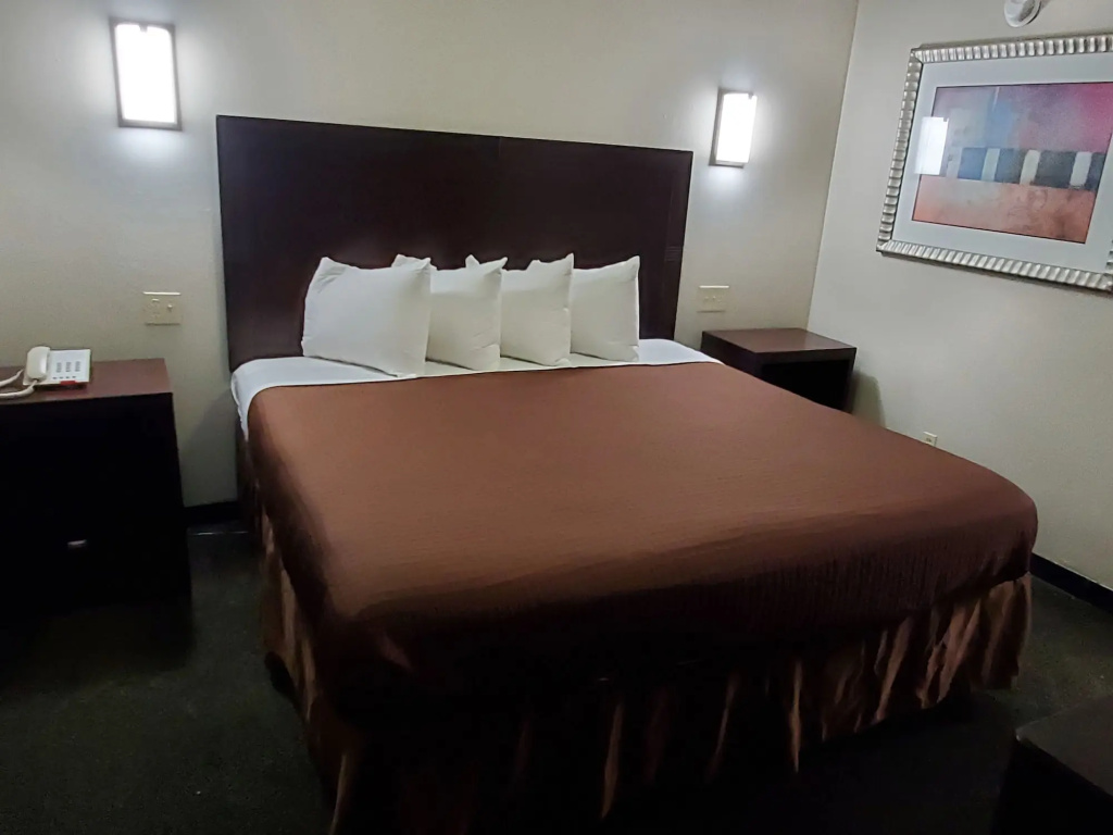 Executive Inn — 5