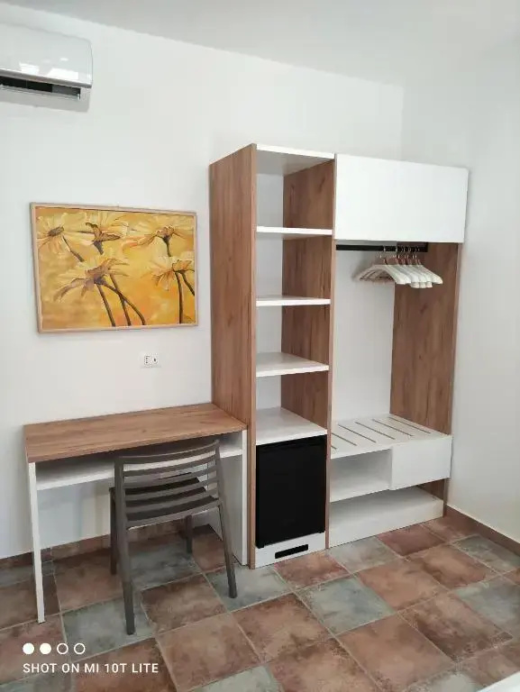 Standard Double room with balcony (full double bed)