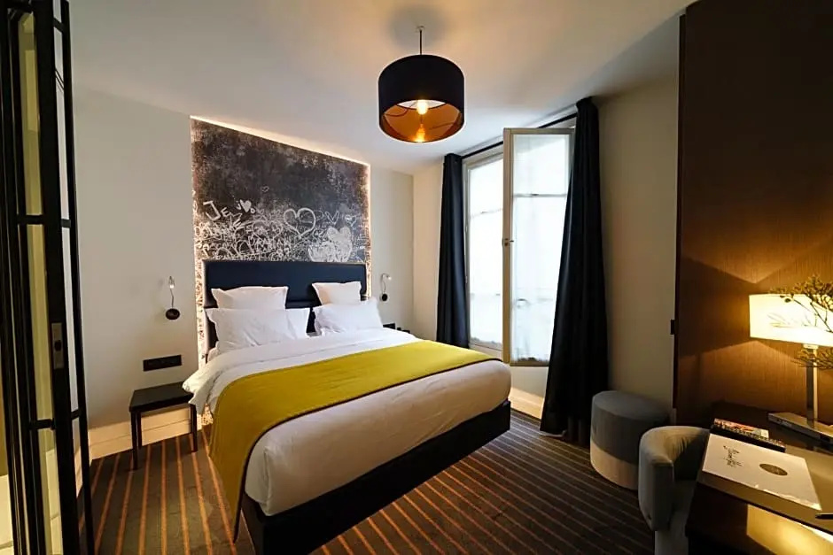 Hôtel Scarlett 81