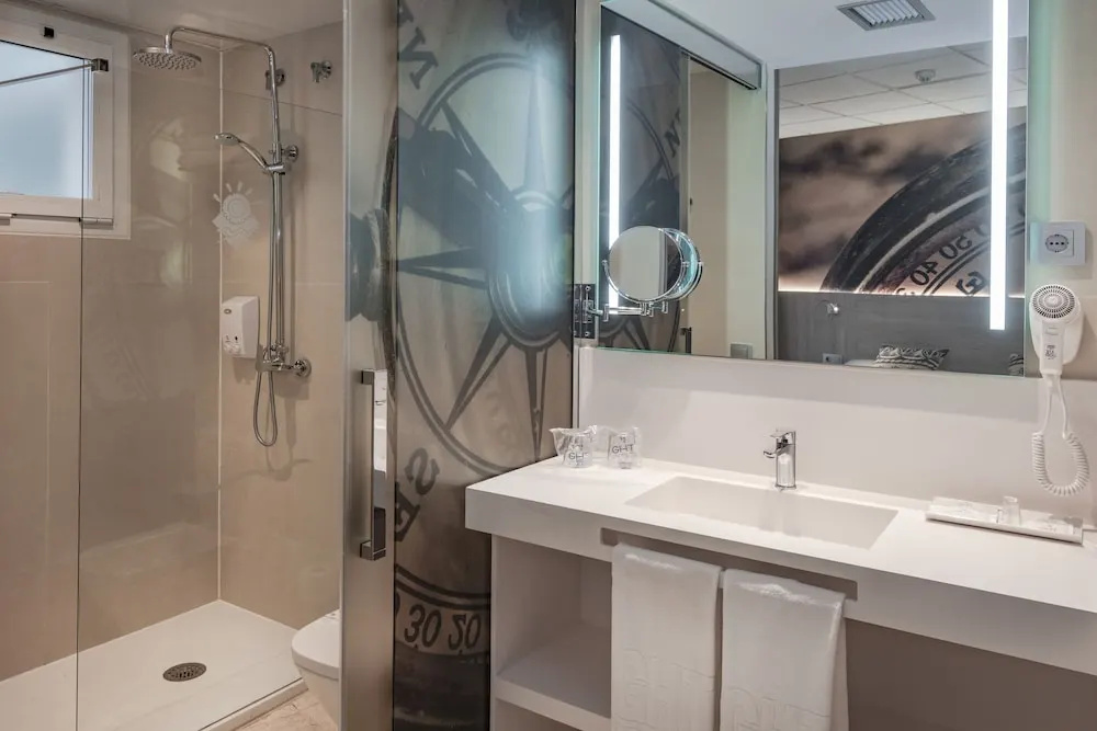 Hotel GHT Marítim - Chambres