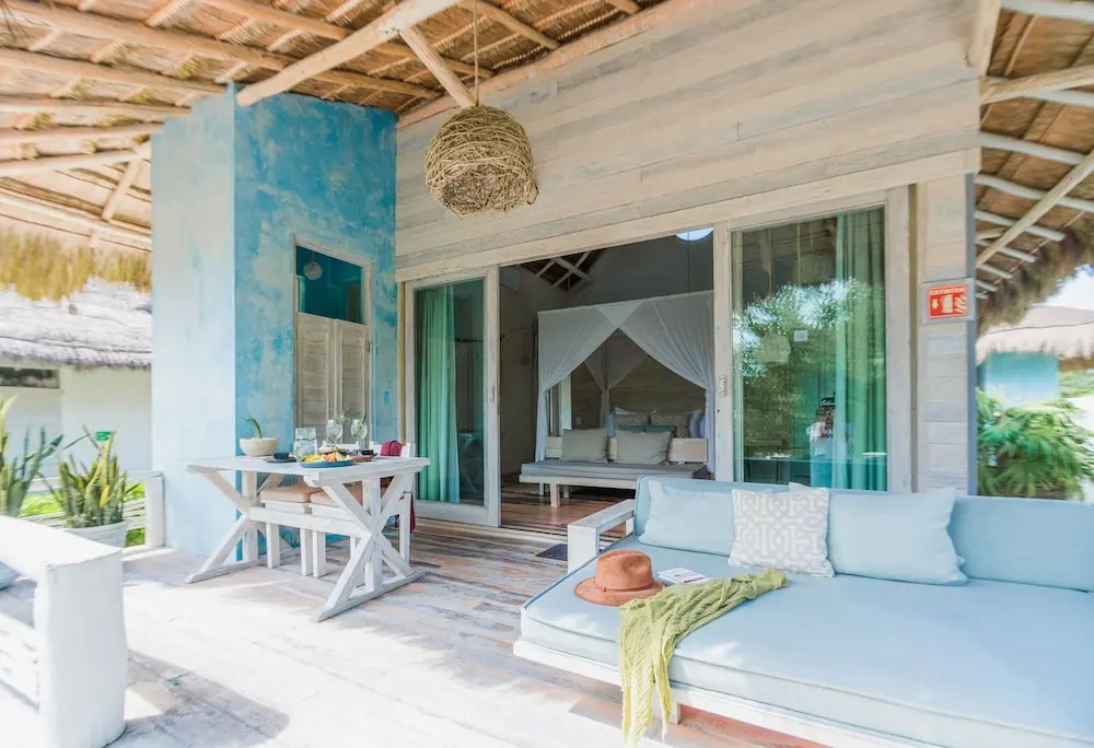 Double Suite with partial ocean view (full double bed)