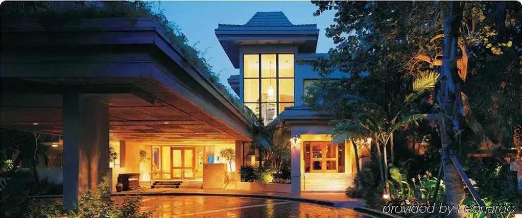 Palmeiras Beach Club at Grove Isle