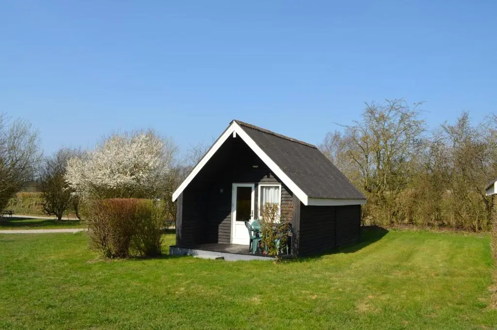 2 Bedrooms Bungalow