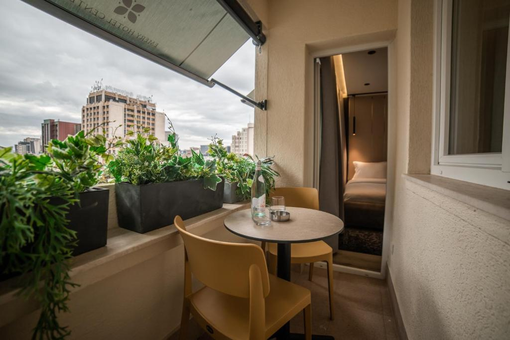 Balcony & Terrace