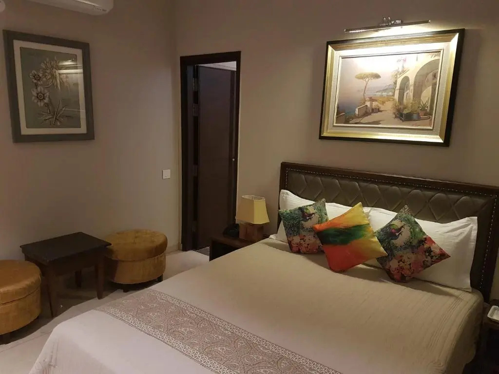 Deluxe Double room (full double bed)