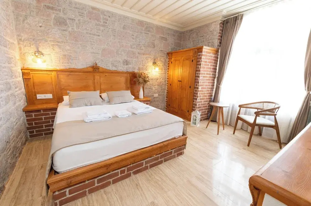 Deluxe room with balcony and with pool view