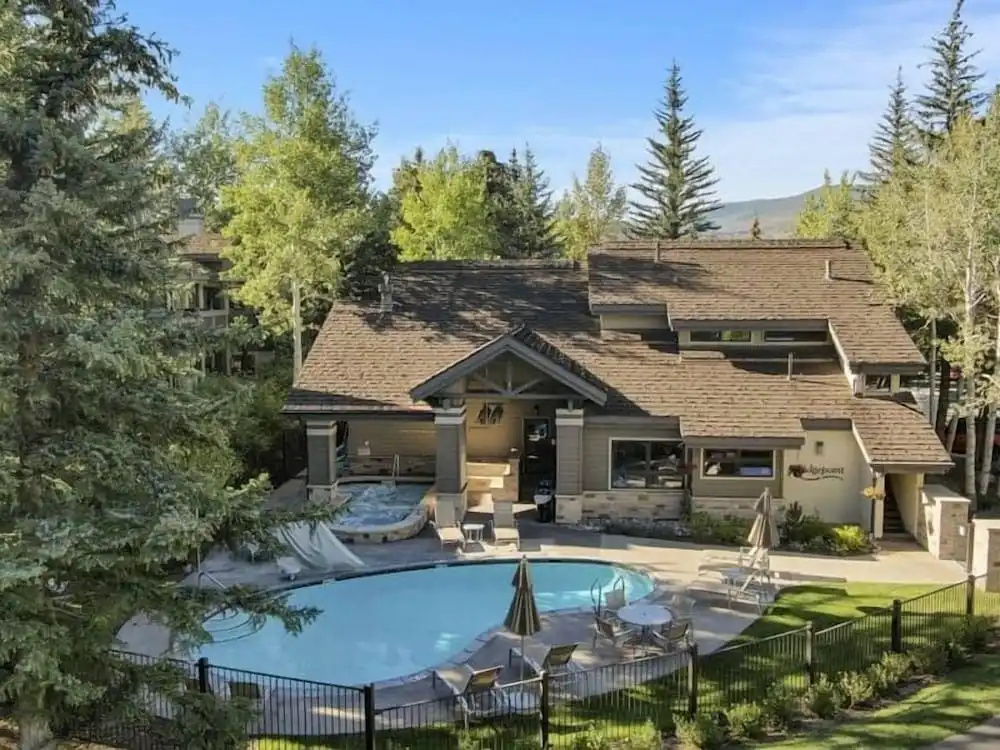 100 Ridgepoint 4 Bedroom Condo