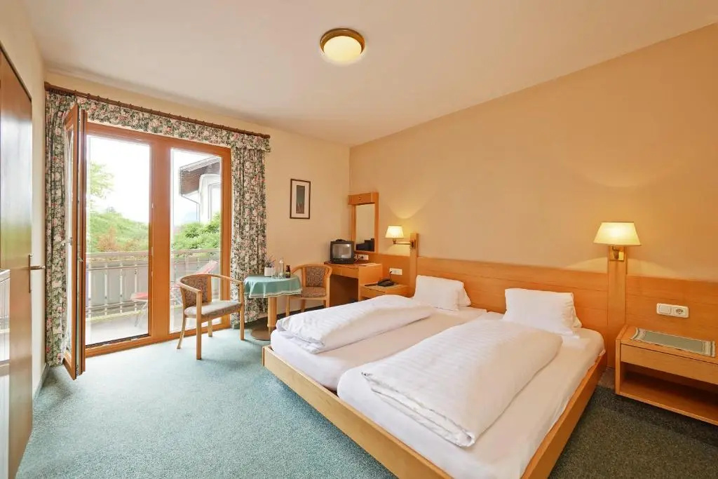 Economy room