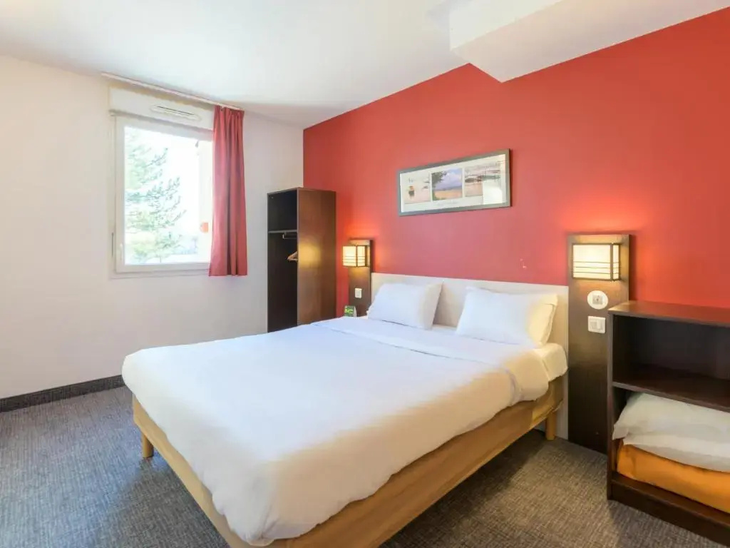 Double room (full double bed)