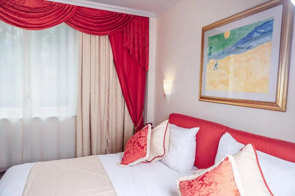 Deluxe Double room (full double bed)
