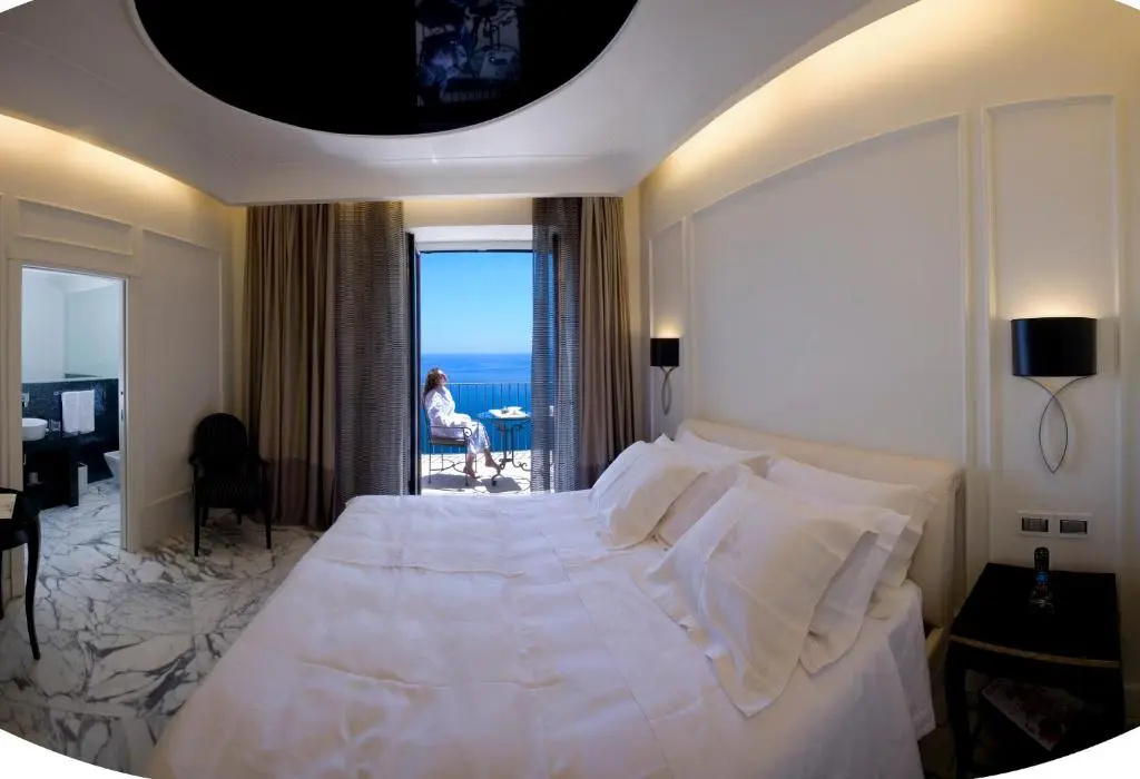 Deluxe Double room with sea view (full double bed)