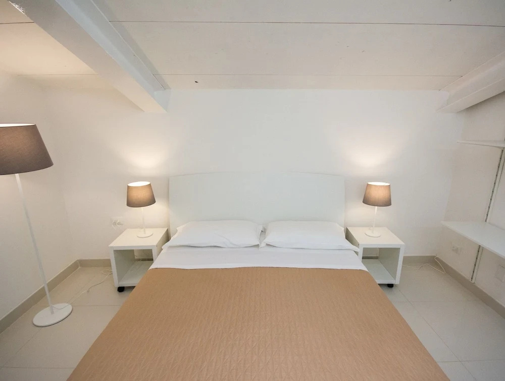 Suite & Apartment