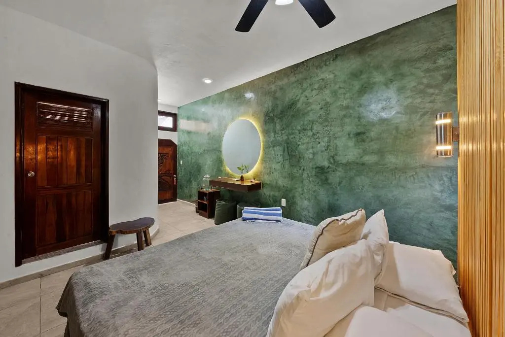 Standard room with partial view