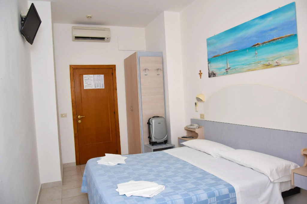 Classic Double room (full double bed)