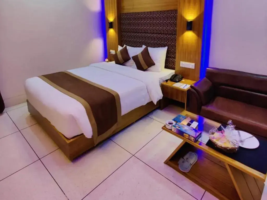 Deluxe Double room (full double bed)