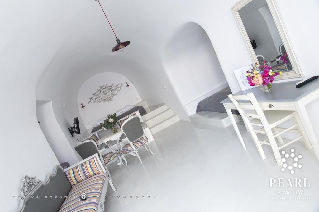 Pearl on the Cliff Hotel & Suites