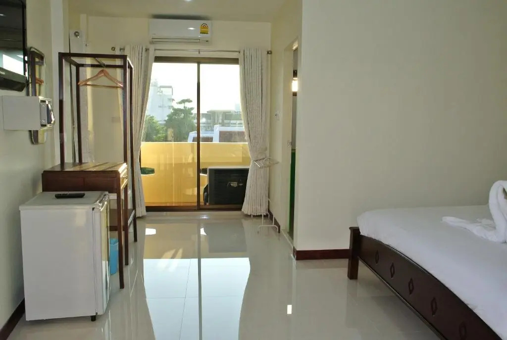 Deluxe Double room with partial ocean view (full double bed)