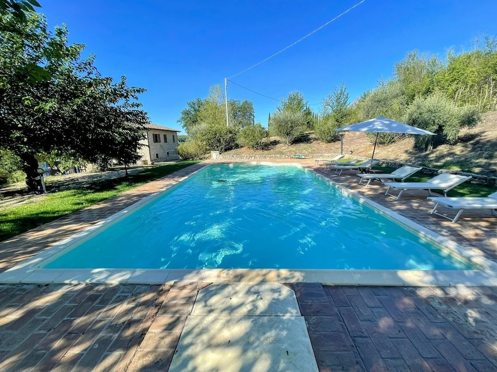 Detached Villa - Sleeps 10 - Pool - Pergola - Playground for Children - Wifi