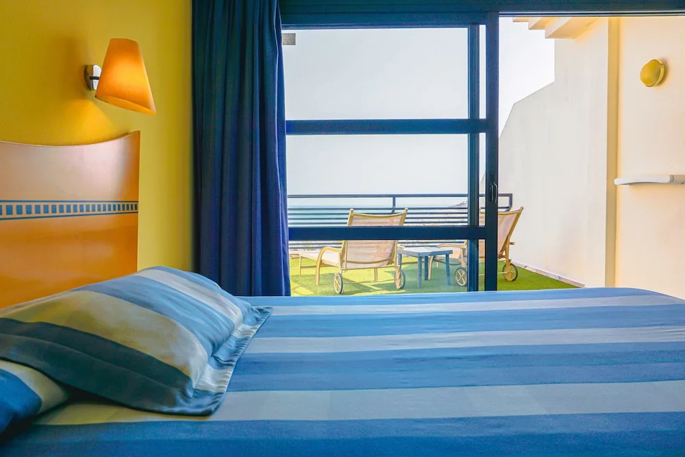 SBH Crystal Beach Hotel & Suites - Adults Only - Chambres