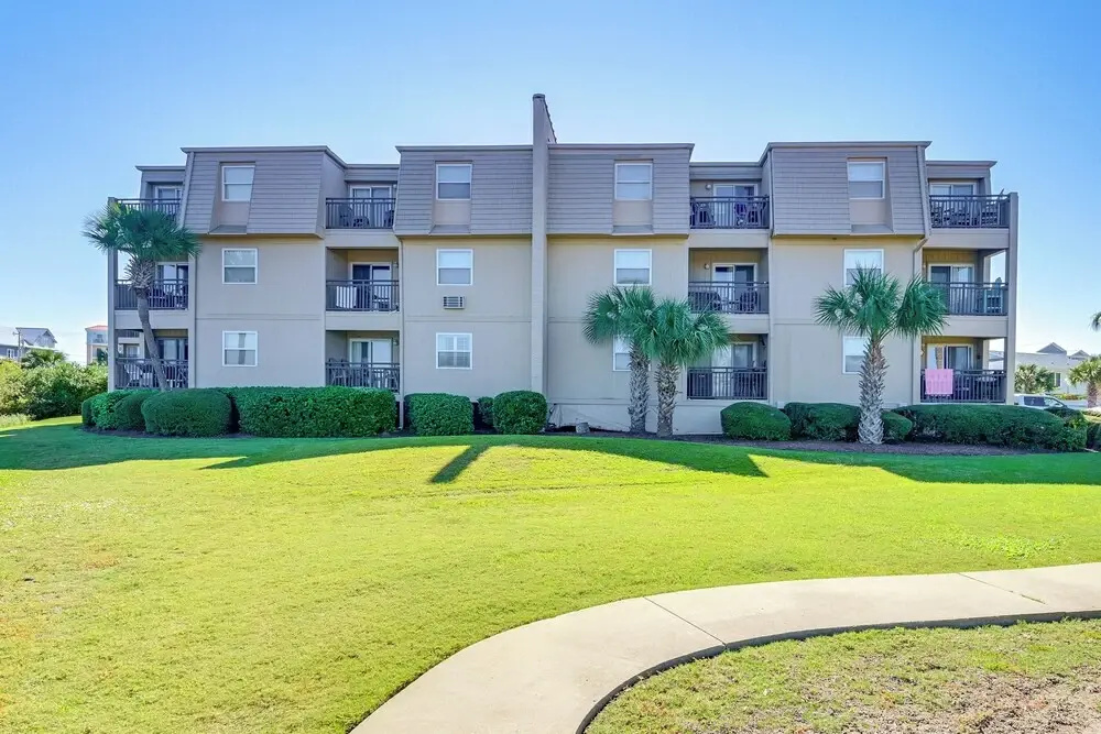 Private Beach & Pool Access: Murrells Inlet Condo!