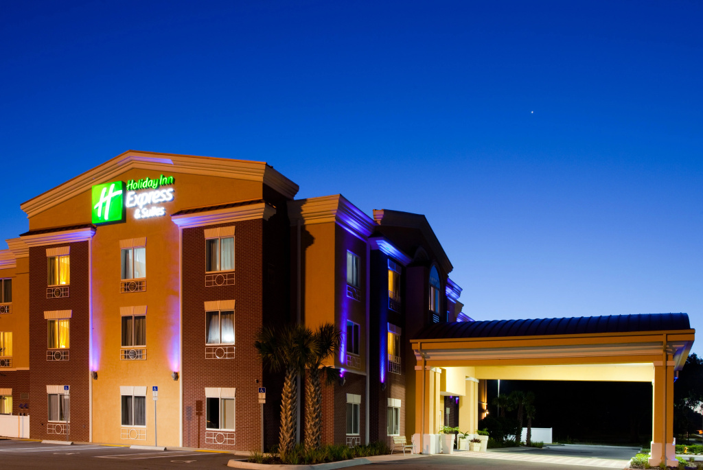 Holiday Inn Express Hotel & Suites Brooksville by IHG