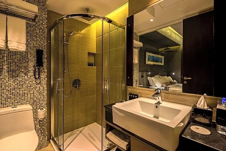 Quadruple Family Suite