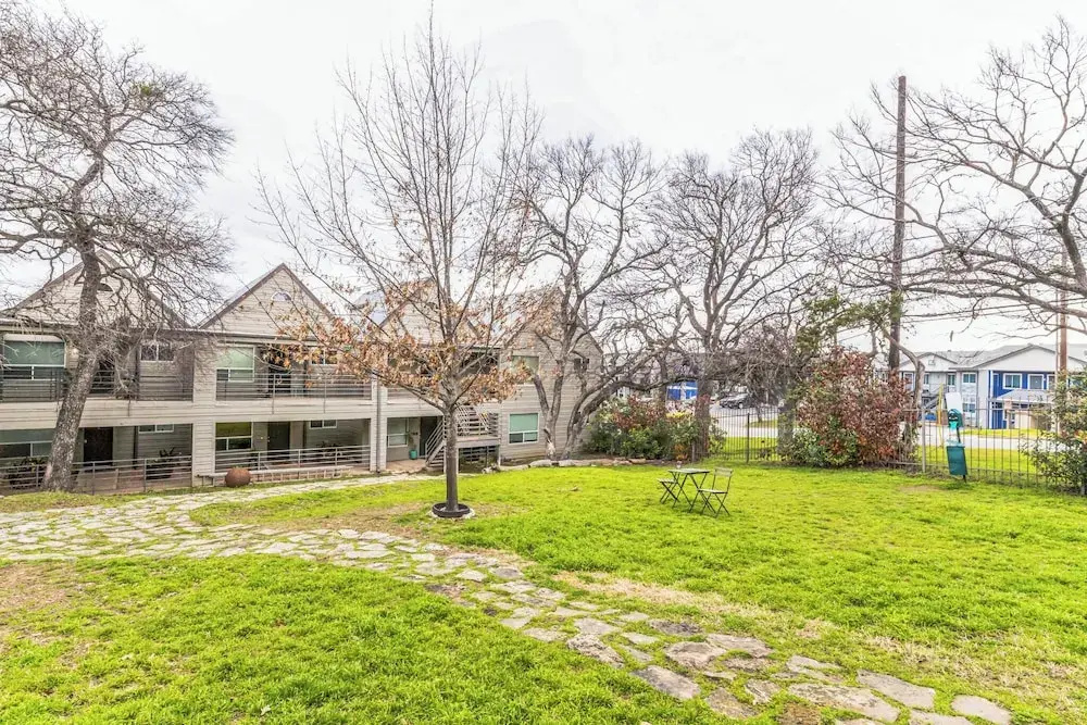 Cozy Retreat in Central East Austin