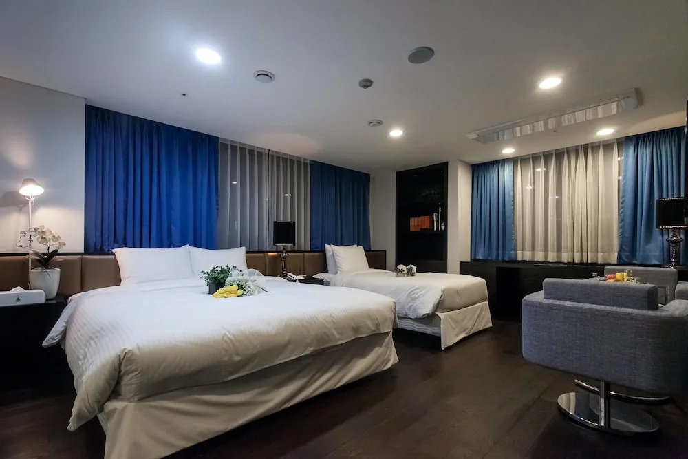 Suite with balcony